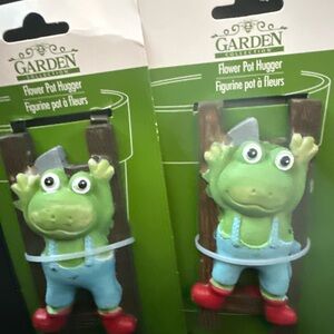Set of 2 adorable frog flower pot huggers with red boots 🐸❤️